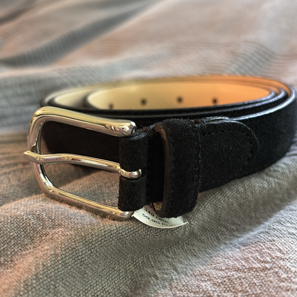 Beautiful New Italian Black Suede Belt — unisex. 1 inch wide.